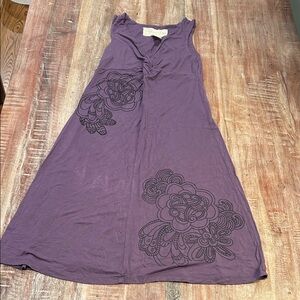 Aventura Plum Jersey Sundress with Knotted V-neck and Floral Patterns